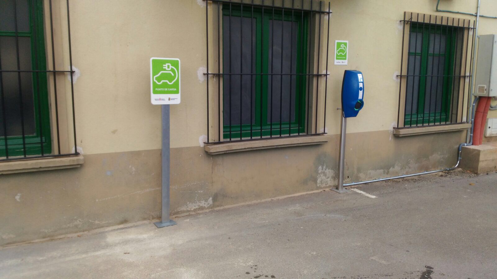 MENDAVIA YA CUENTA CON UN PUNTO DE RECARGA GRATUITO DE VEHÍCULOS ELÉCTRICOS MENDAVIA YA CUENTA CON UN PUNTO DE RECARGA GRATUITO DE VEHÍCULOS ELÉCTRICOS
