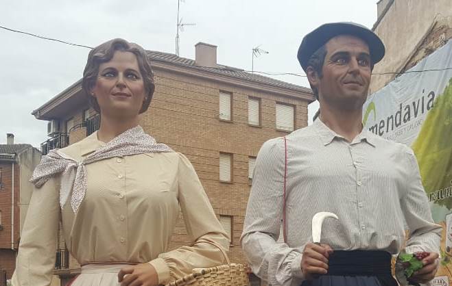 PARTICIPA EN NUESTRA ENCUESTA Y PONLES NOMBRE A LOS NUEVOS GIGANTES DE MENDAVIA PARTICIPA EN NUESTRA ENCUESTA Y PONLES NOMBRE A LOS NUEVOS GIGANTES DE MENDAVIA